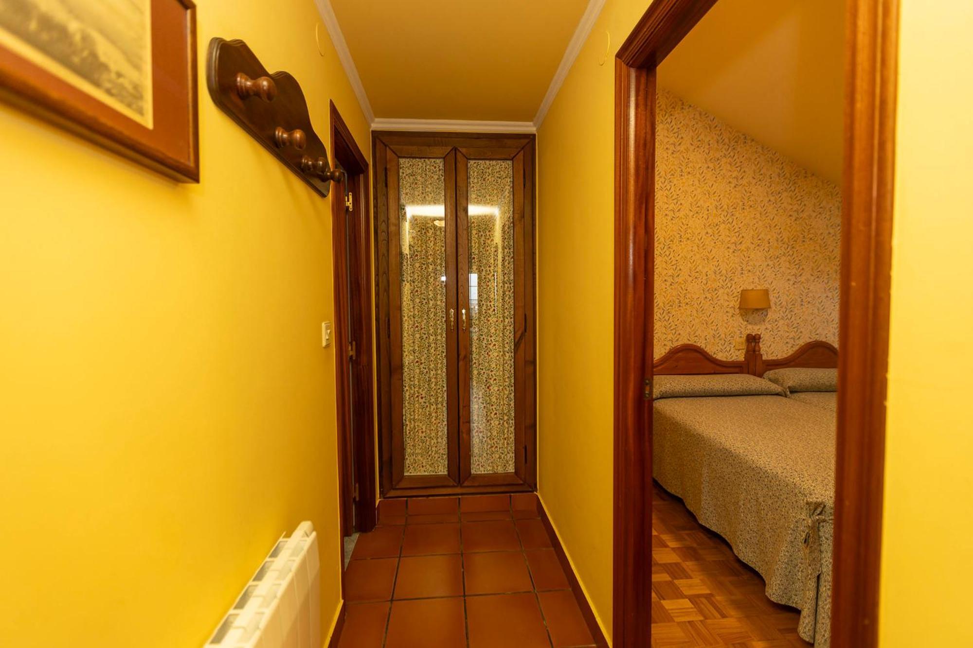 Escuder Apartamentos Turisticos Ribadeo Exteriör bild